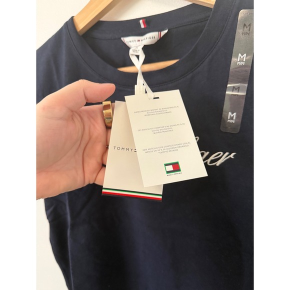 Tommy Hilfiger Women's Embroidered Signature Crewneck Shirt – Size Medium - Picture 5 of 6